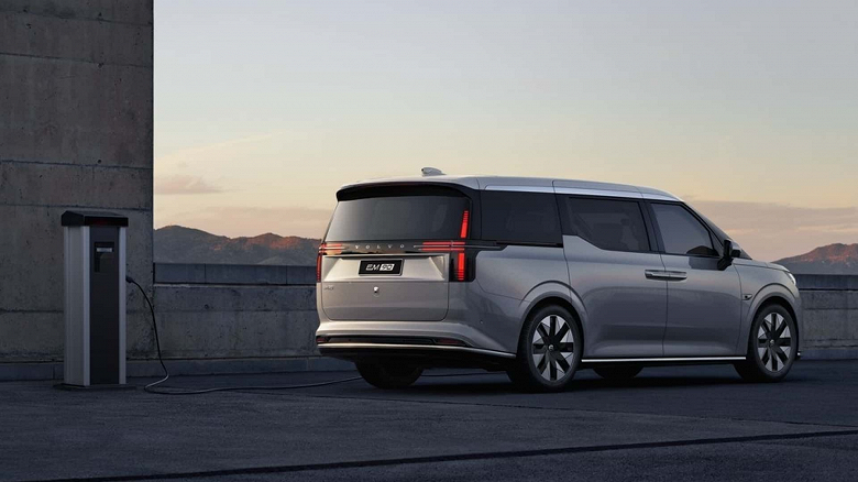 Впервые за всю историю Volvo представила свой Минивэн