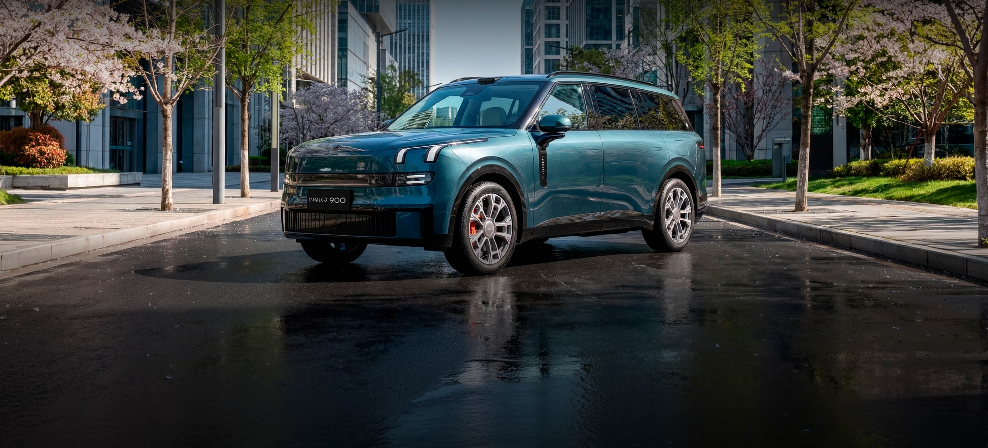 Мощный LYNK & CO 900 в наличии