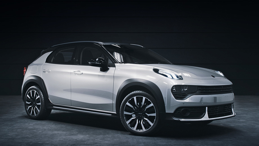 Красиво едет! Первые тест-драйвы Lynk & Co 02 в Милане