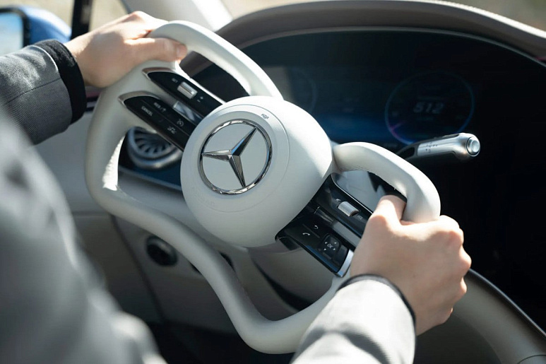 Опоздали на пару лет? Mercedes всё-таки поставил штурвал вместо руля